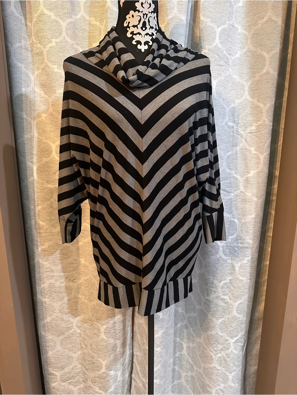 FLYO Striped Tunic Top in Black and Gray size M